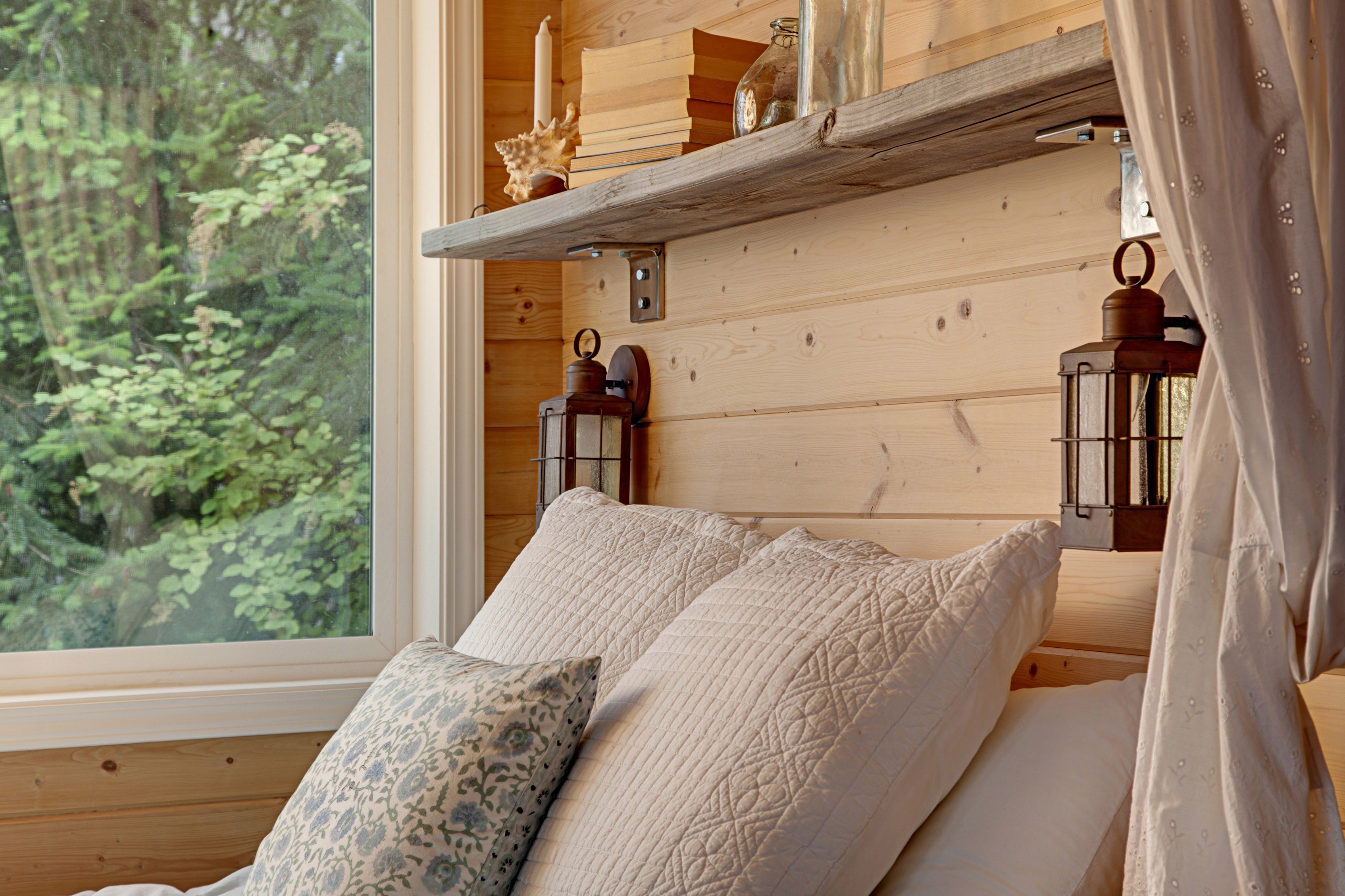 5 Beautiful Decorative Shelf Ideas to Brighten Up Your Walls - Porch Advice
