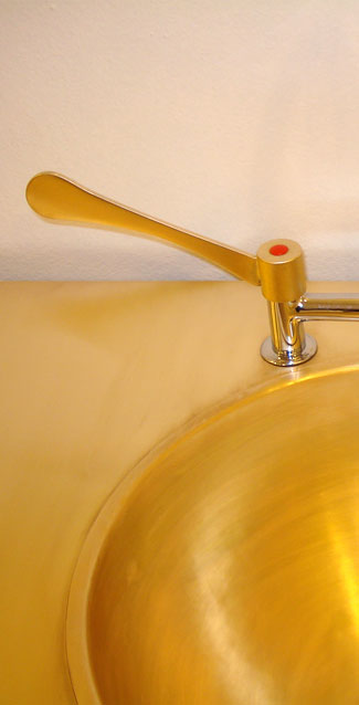 Copper sink with copper paddle handles