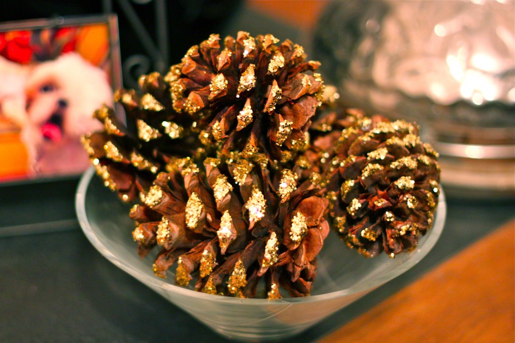 Ramshackle Glam - DIY Cinnamon Glittered Pine Cones