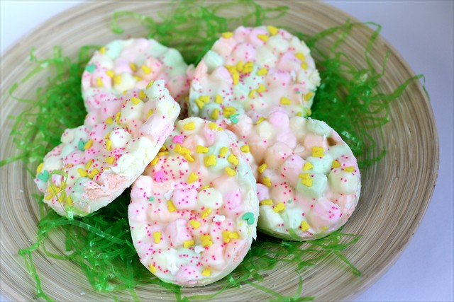 Butter With A Side of Bread Easter marshmallow bark