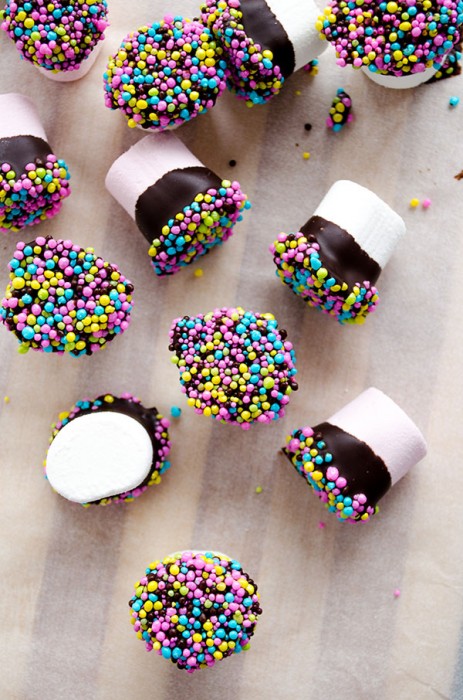 Give Recipe Easter chocolate dipped and sprinkled marshmallows