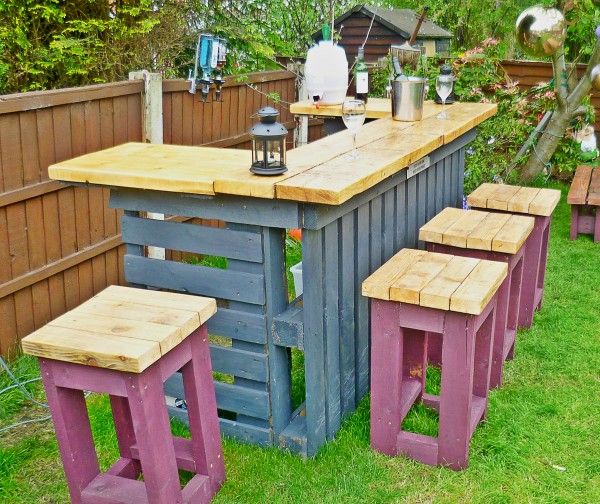 Homedit DIY backyard garden bar