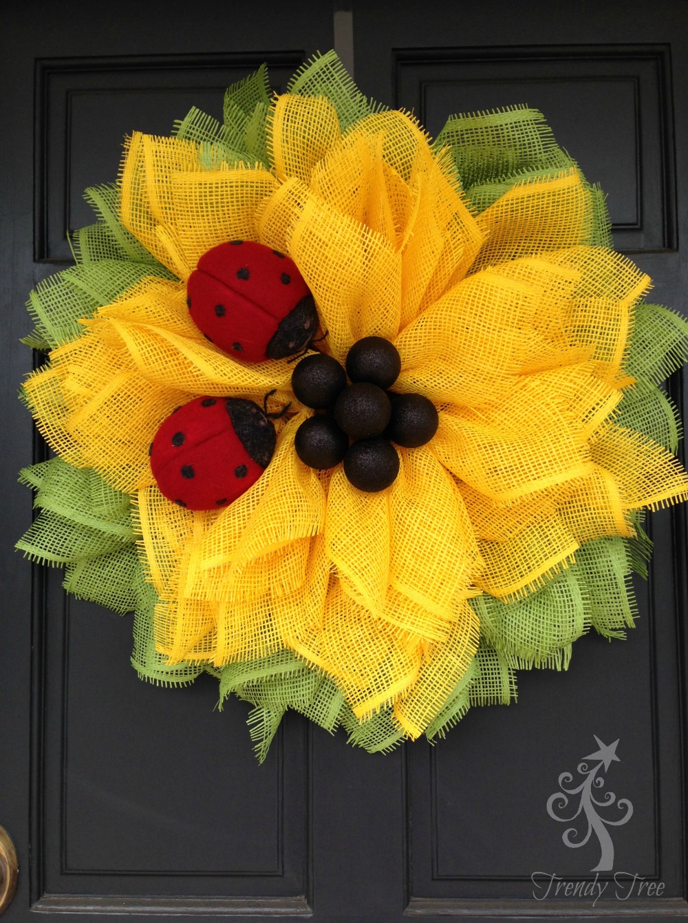 sunflower-ladybug-wreath-tutorial-trendytree-door