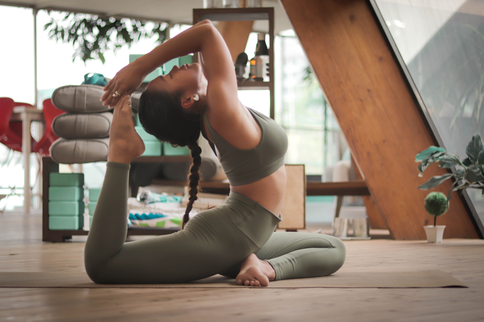 YOGA GIFT SET  Neck Roll & Eye Pillow – My Yoga Room Elements