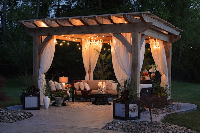 15 Shade Ideas for a Perfect Pool Oasis - Pergolas and Shade Structures